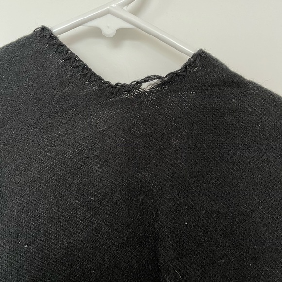 PRICE DROP! ✨ Reversible open poncho - Picture 3 of 3